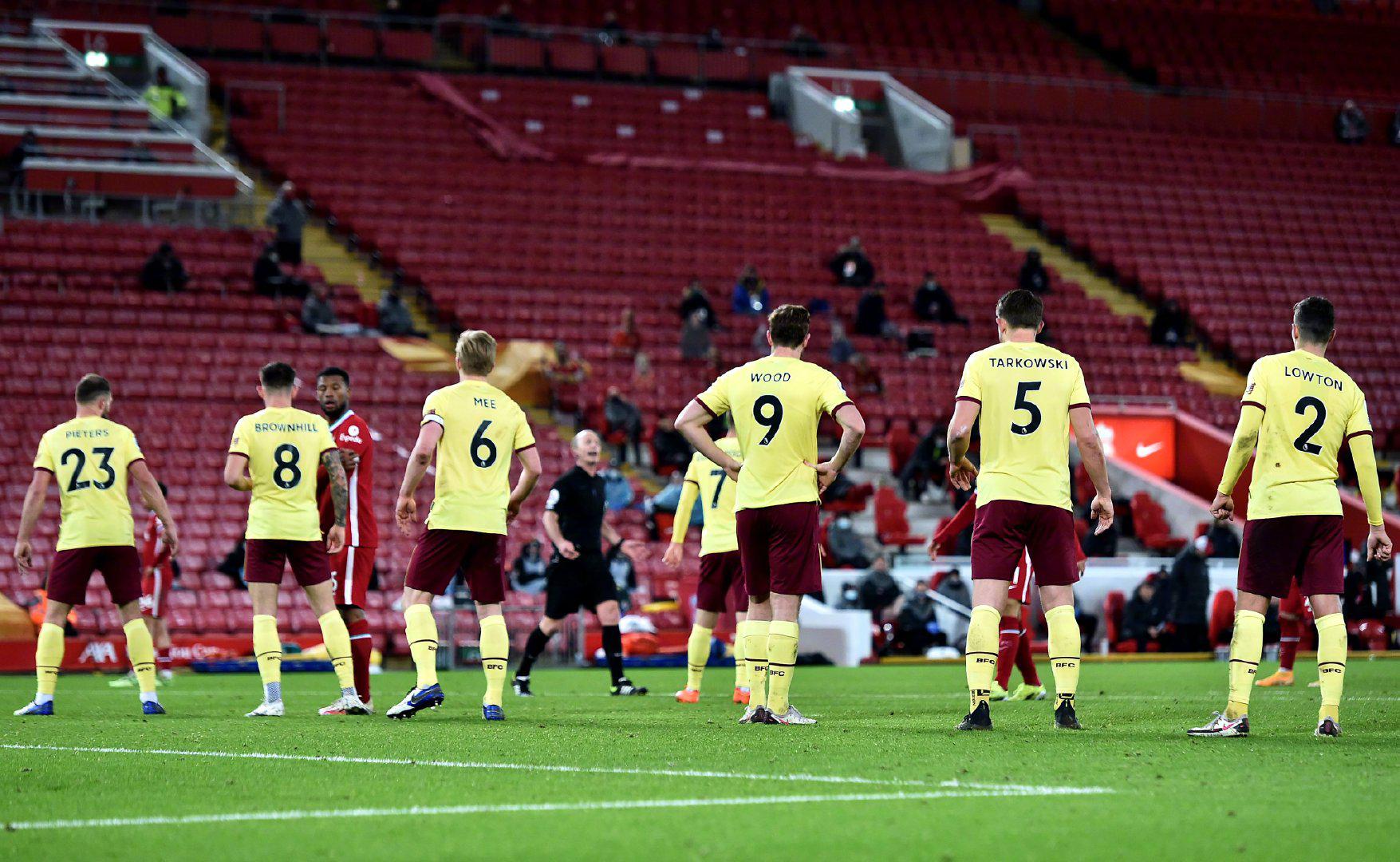 不仅是对她 不仅是对她